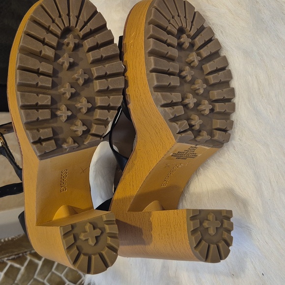Express Black Chunky Heel Sandals - Picture 5 of 8
